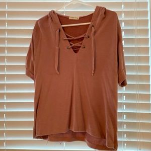 Ginger G V-Neck t-shirt with hood